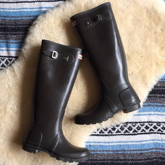 Hunter Shoes - Hunter tall rain boots matte brown sz 8